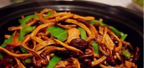 香菇鸡蛋干锅，美味又营养（家常做法，让你轻松享受美食）-第2张图片-美味行家