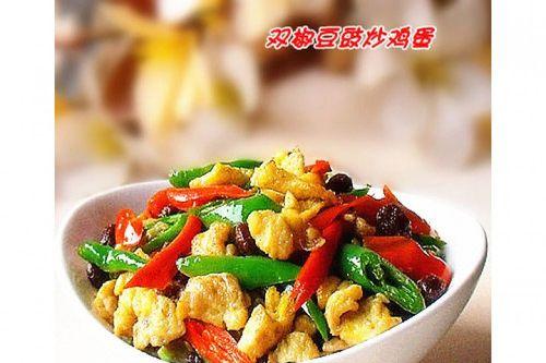 用双椒肉糜炒鸡蛋，打造美味家常菜（口感鲜嫩香辣，健康营养易学易做）-第1张图片-美味行家
