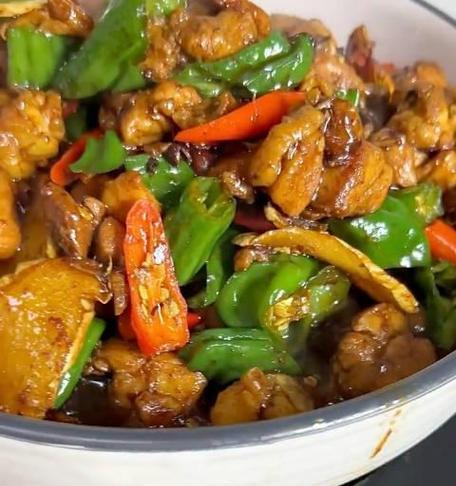 乡村小炒鸡的制作方法与口感品鉴（传统农家美食再现，回味家乡味道）-第3张图片-美味行家