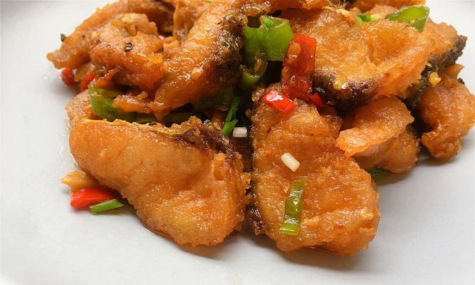 炸草鱼的制作方法（南方美食中的珍品，如何制作最美味的炸草鱼？）-第3张图片-美味行家