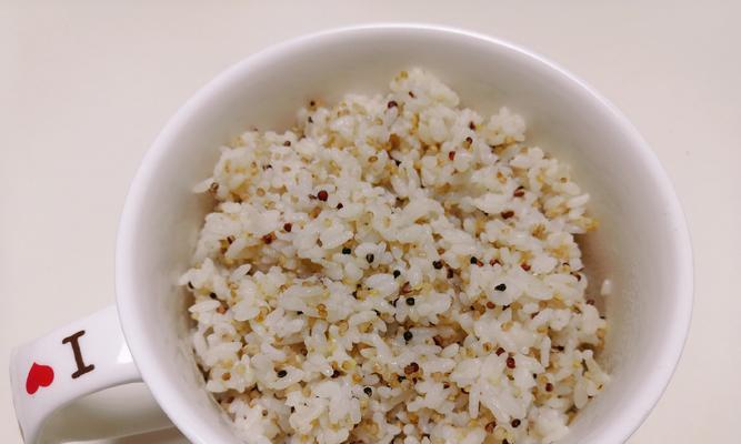 三色藜麦大米饭的营养美味之道（让口感、颜值和健康齐飞，以“三色藜麦”为）-第2张图片-美味行家