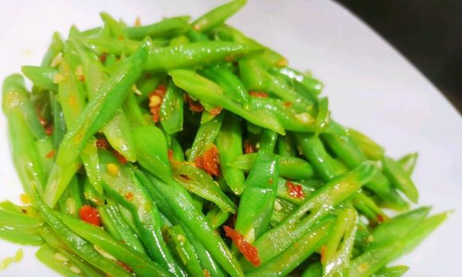 甜辣四季豆的烹饪技巧（辣嗓子，甜味脆豆，快来试试这道家常菜）-第3张图片-美味行家