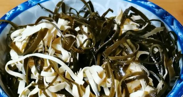 美味可口的蒜蓉海带丝（健康营养，家常必备菜）-第2张图片-美味行家