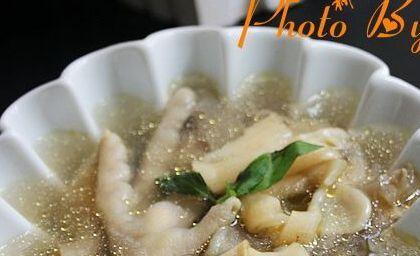 养颜佳品——鸡脚汤的制作与食用（拒绝衰老，养颜从鸡脚汤开始）-第3张图片-美味行家
