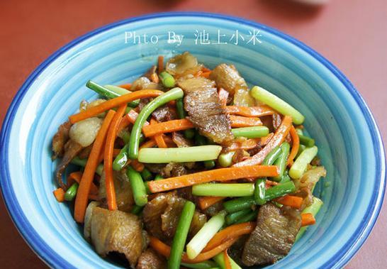 美食家必备蒜蓉香菇排骨，诱人食欲的家常美味！（口感鲜美、营养丰富的蒜蓉香菇排骨，你值得拥有！）-第1张图片-美味行家