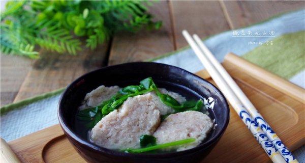 豌豆尖丸子汤的做法（健康美味的汤品/豌豆尖丸子的制作方法）-第1张图片-美味行家