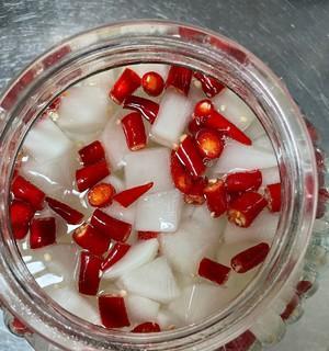 爽脆糖醋萝卜制作全攻略（15个步骤教你如何制作口感爽脆的糖醋萝卜）-第1张图片-美味行家