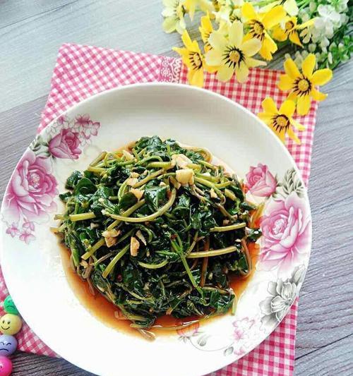 蒜蓉马齿苋的家常做法（清热解毒、美味可口的健康菜谱）-第2张图片-美味行家