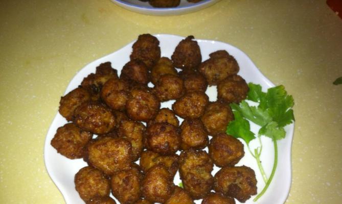美味易做的以什锦炸丸子（用心制作，享受美食；什锦多样，口感丰富）-第1张图片-美味行家