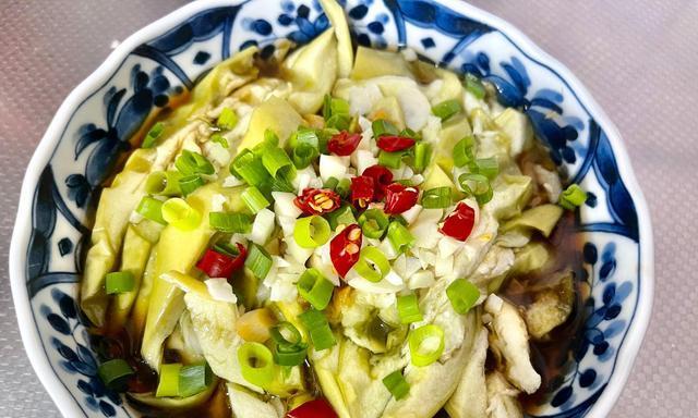用热炝茄子做出美味佳肴（传统家常菜变身精品美食，让你胃口大开）-第1张图片-美味行家