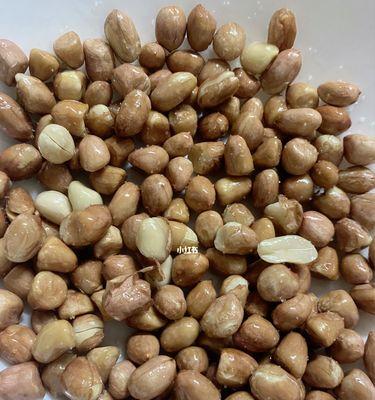 微波炒花生的正确做法（利用微波炉炒出香脆可口的花生）-第2张图片-美味行家