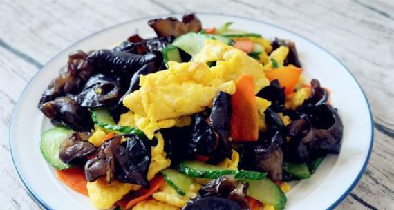 鲜银耳炒鸡蛋，营养又美味（做法简单，口感清爽，让你爱上素食）-第3张图片-美味行家