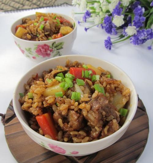 土豆排骨焖饭的做法（美味可口的家常菜，轻松学会做饭）-第3张图片-美味行家