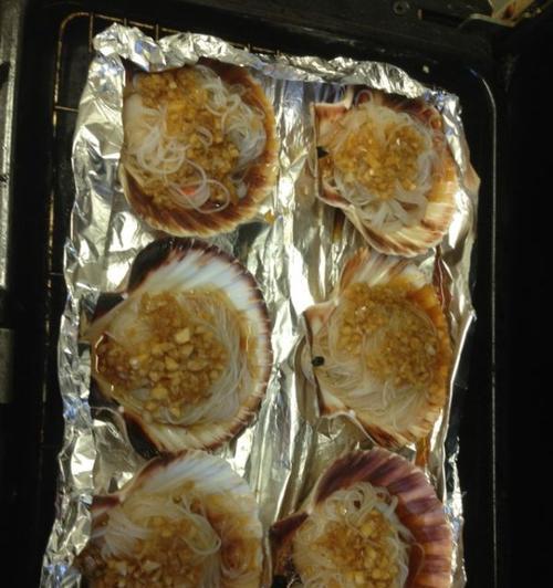 以酥皮烤扇贝，让味蕾尽享美味（简单易学的烹饪技巧，让你也成为餐桌大厨）-第3张图片-美味行家