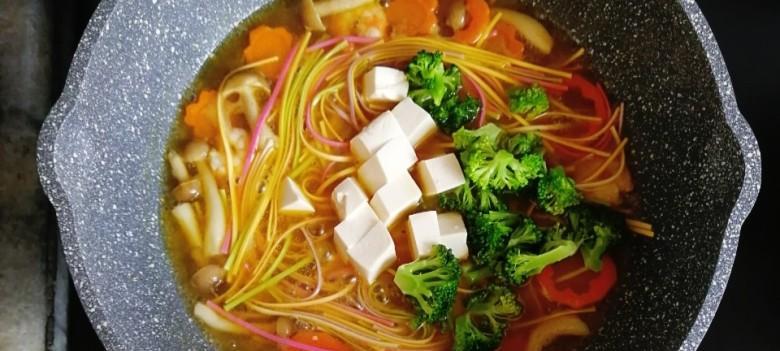 以鲜蔬咖喱为主打的健康料理（做法简单易学，让你轻松做出美味鲜蔬咖喱）-第3张图片-美味行家