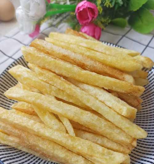 手工制作香炸薯条的做法（美味可口的自制小吃，让你大快朵颐）-第2张图片-美味行家
