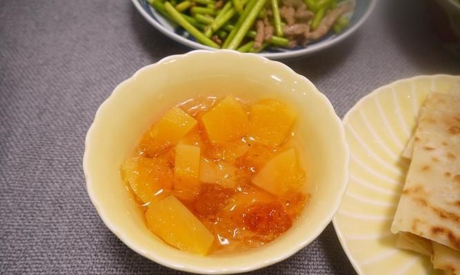桃胶木瓜炖汤（轻松学会桃胶炖木瓜的正确做法，美容又养生！）-第2张图片-美味行家