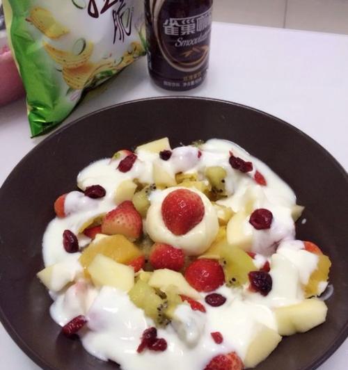 如何制作营养丰富的水果沙拉（让你健康美丽的家庭美食）-第2张图片-美味行家
