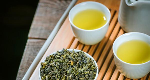 以铁观音茶为主题的制茶方法（掌握铁观音茶的冲泡与保存技巧，成为高水准的品茶师）-第3张图片-美味行家