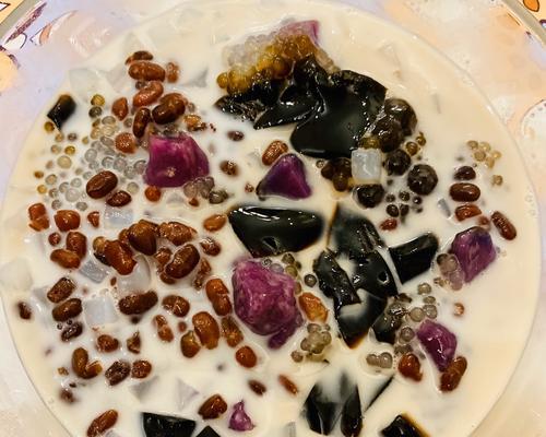 养乐多烧仙草，清凉解暑好滋味（以乳酸菌为主，融合仙草风味，口感鲜爽，营养美味）-第1张图片-美味行家