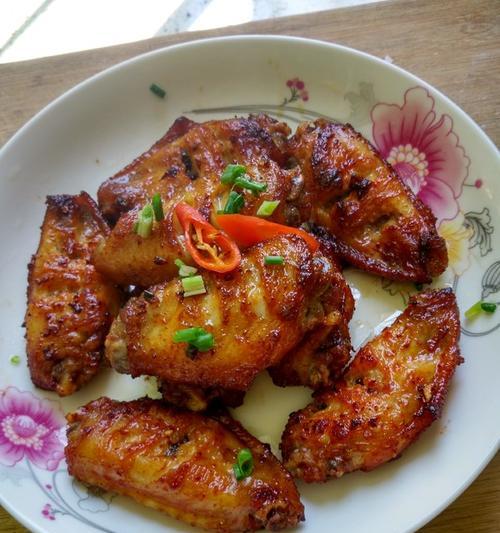 手把手教你做出美味酥脆的炸鸡翅（炸鸡翅的制作步骤和口感提升技巧）-第3张图片-美味行家