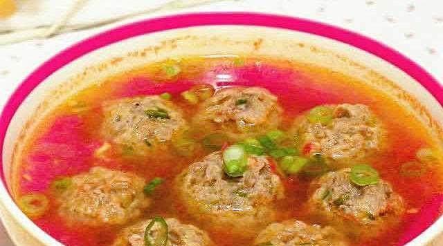 教你轻松做出美味的以西红柿牛肉丸汤（家常汤菜，营养美味，快速上桌；）-第1张图片-美味行家