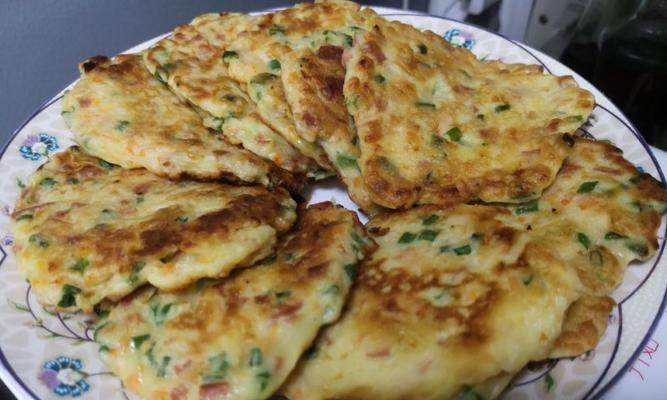 甜椒胡萝卜饼，健康美味双重享受（丰富口感的蔬菜饼，让你的味蕾大开）-第3张图片-美味行家