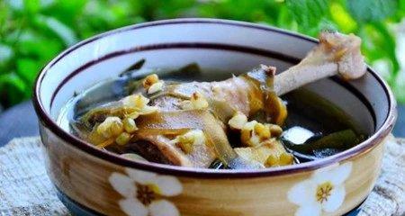 山黄皮煲绿豆海带汤的做法（滋补清热又美味，尝试一下！）-第1张图片-美味行家