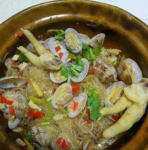 砂锅花甲的制作方法与技巧（用新鲜食材，让你做出更加美味的花甲砂锅）-第2张图片-美味行家