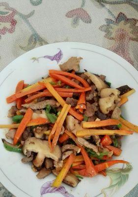 腰果香菇炒芥兰梗，营养美味又简单（做法详解，步步教你制作美味佳肴）-第2张图片-美味行家