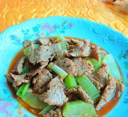 花开富贵，以莴笋炒肉的美食盛宴（传统美食与现代烹饪的完美结合）-第3张图片-美味行家