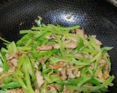 花开富贵，以莴笋炒肉的美食盛宴（传统美食与现代烹饪的完美结合）-第2张图片-美味行家