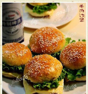 美味三层牛肉汉堡的制作方法（快来学习制作一道美味的三层牛肉汉堡吧！）-第2张图片-美味行家