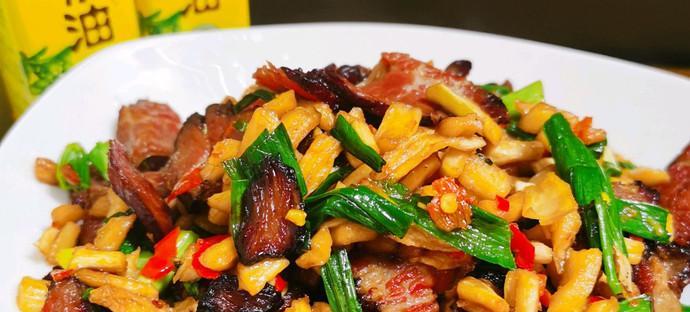 家常美食教程——香葱土豆萝卜干丁（美味又健康的素菜小炒菜，快速上手，让你秒变厨神）-第1张图片-美味行家