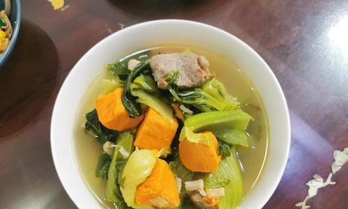 轻松学会制作美味咸蛋黄芥菜汤（秘诀在这里！一碗暖心美食，味蕾盛宴，清肠健胃，营养美味又健康）-第2张图片-美味行家