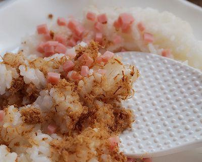 自制肉松鸡腿饭团（美味健康的午餐新选择）-第3张图片-美味行家