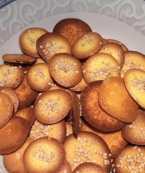 如何制作酥脆蛋香小饼干（制作小饼干的技巧和窍门）-第2张图片-美味行家
