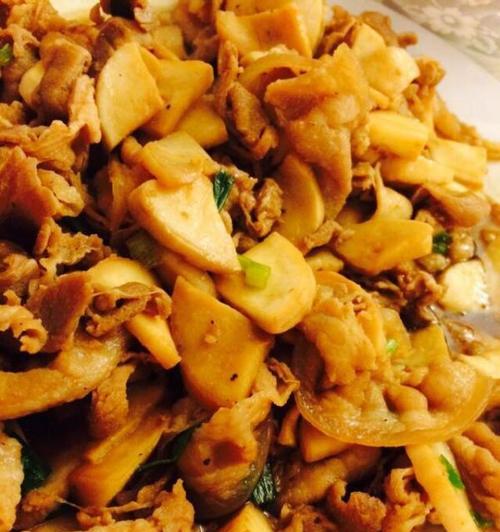 美味营养杏鲍菇烧五花肉（五花肉与杏鲍菇的完美搭配，让你吃出味道的不同）-第1张图片-美味行家