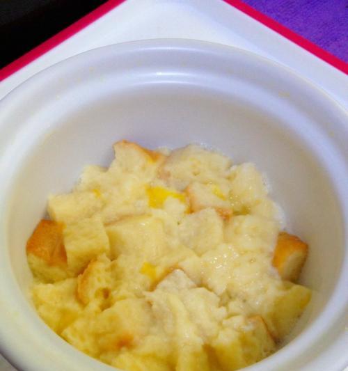 如何制作美味的水果面包布丁（一款轻松好做的甜品，健康又美味）-第2张图片-美味行家