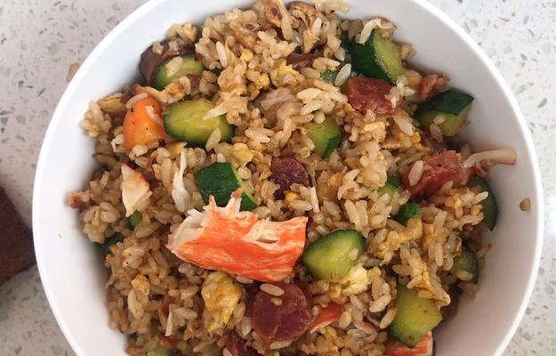 辣味十足的香辣腊肠蛋炒饭，让你的味蕾瞬间爆炸！（辣味十足的香辣腊肠蛋炒饭，让你的味蕾瞬间爆炸！）-第2张图片-美味行家