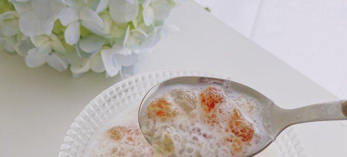 雪燕桃胶炖牛奶，营养又美味（营养丰富的燕窝成分与牛奶完美融合，口感细腻，滋润清爽）-第2张图片-美味行家