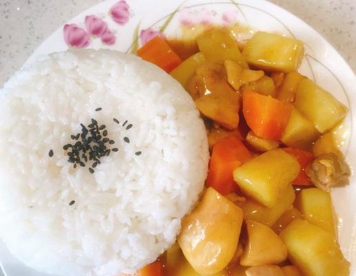 美味肉片土豆盖浇饭的做法（一起来学会用简单的食材制作美味的盖浇饭）-第3张图片-美味行家