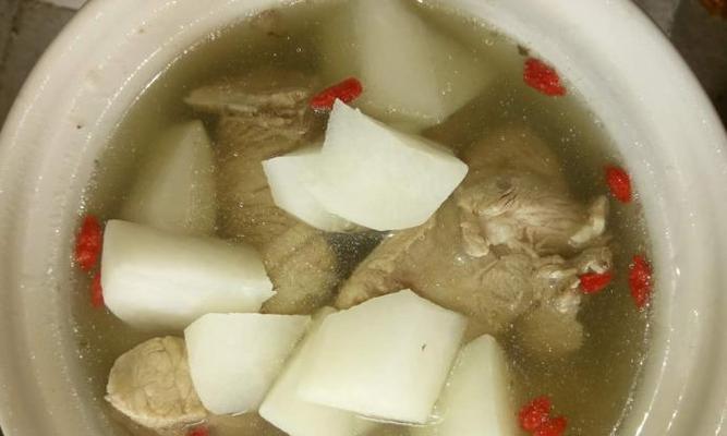 山药花生筒骨汤，舒适呵护身体（滋养身体的汤品，促进健康生活）-第3张图片-美味行家