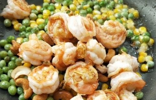 鲜虾仁菠菜卷，简单美味的素食佳肴（融合营养与美味的素食选择，虾香菠菜鲜嫩可口）-第1张图片-美味行家
