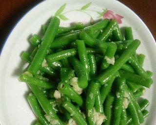 一口回味的蒜拌豆角（简单易做的美味佳肴，健康有营养）-第1张图片-美味行家