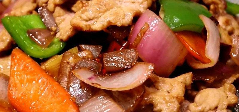 以田菜片芝麻炒肉，做出美味佳肴（入口香脆、肉质鲜嫩、口感丰富的佳肴）-第3张图片-美味行家
