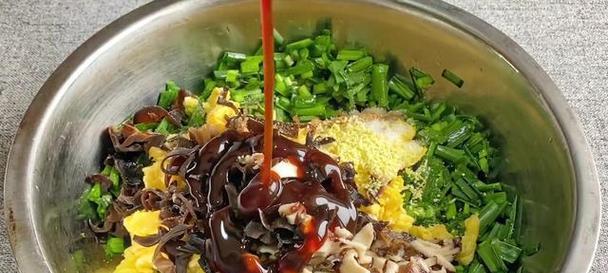 香菇木耳炒鸡蛋，一道营养美味佳肴（家常菜肴，健康生活，味觉享受）-第2张图片-美味行家