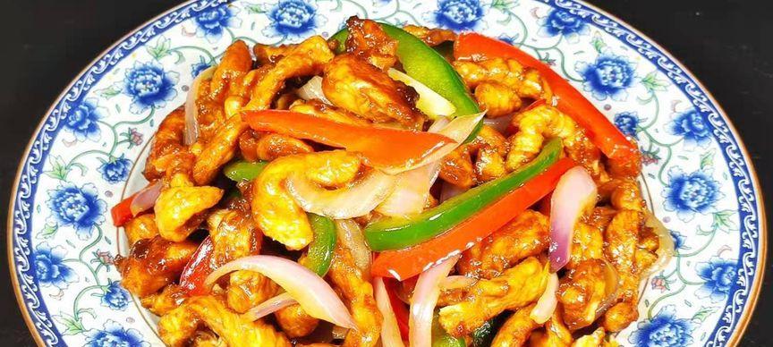 蒜薹炒鸡柳，美味又健康的餐桌佳品（鸡柳的营养与蒜薹的烹饪技巧，让您做出香味浓郁，口感丰富的佳肴）-第3张图片-美味行家