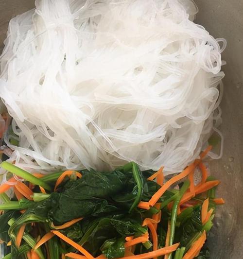 教你制作美味的温拌三丝（家庭厨艺不可缺少的一道菜肴，营养丰富又爽口）-第3张图片-美味行家