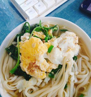 猪肚流心鸡蛋面的制作方法（香味四溢，口感鲜美的美食体验）-第2张图片-美味行家